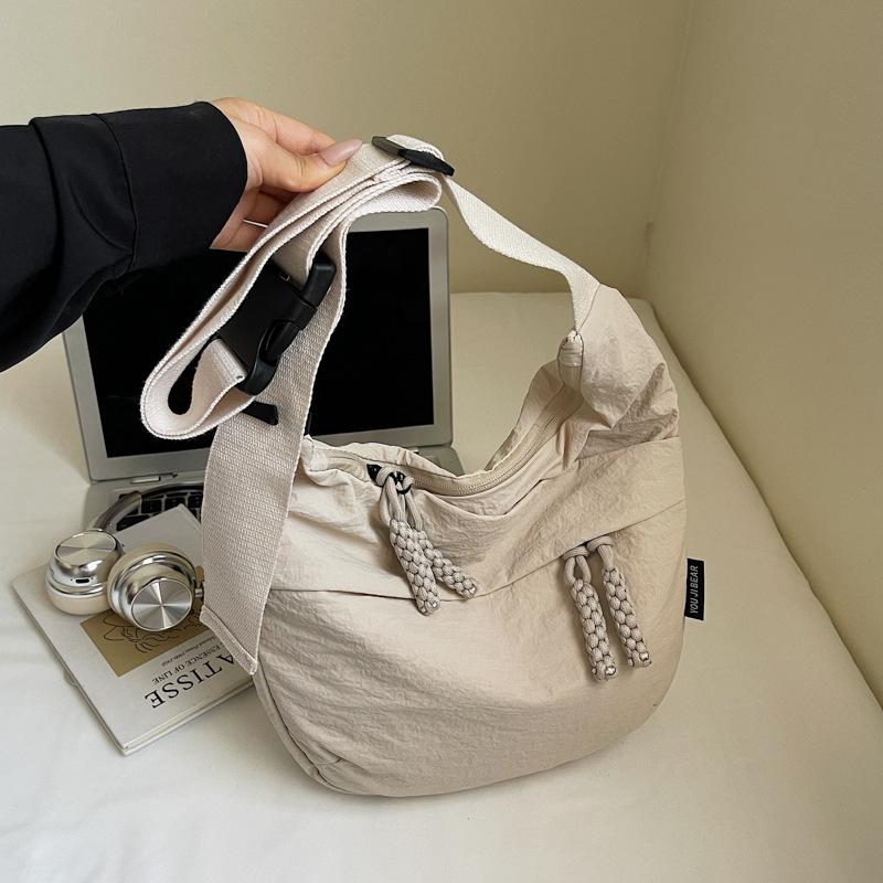 Leichte Stofftasche mit großem Fassungsvermögen, neue Damen-Freizeit-Sport-Umhängetasche für den Arbeitsweg, Schulter-Knödeltasche