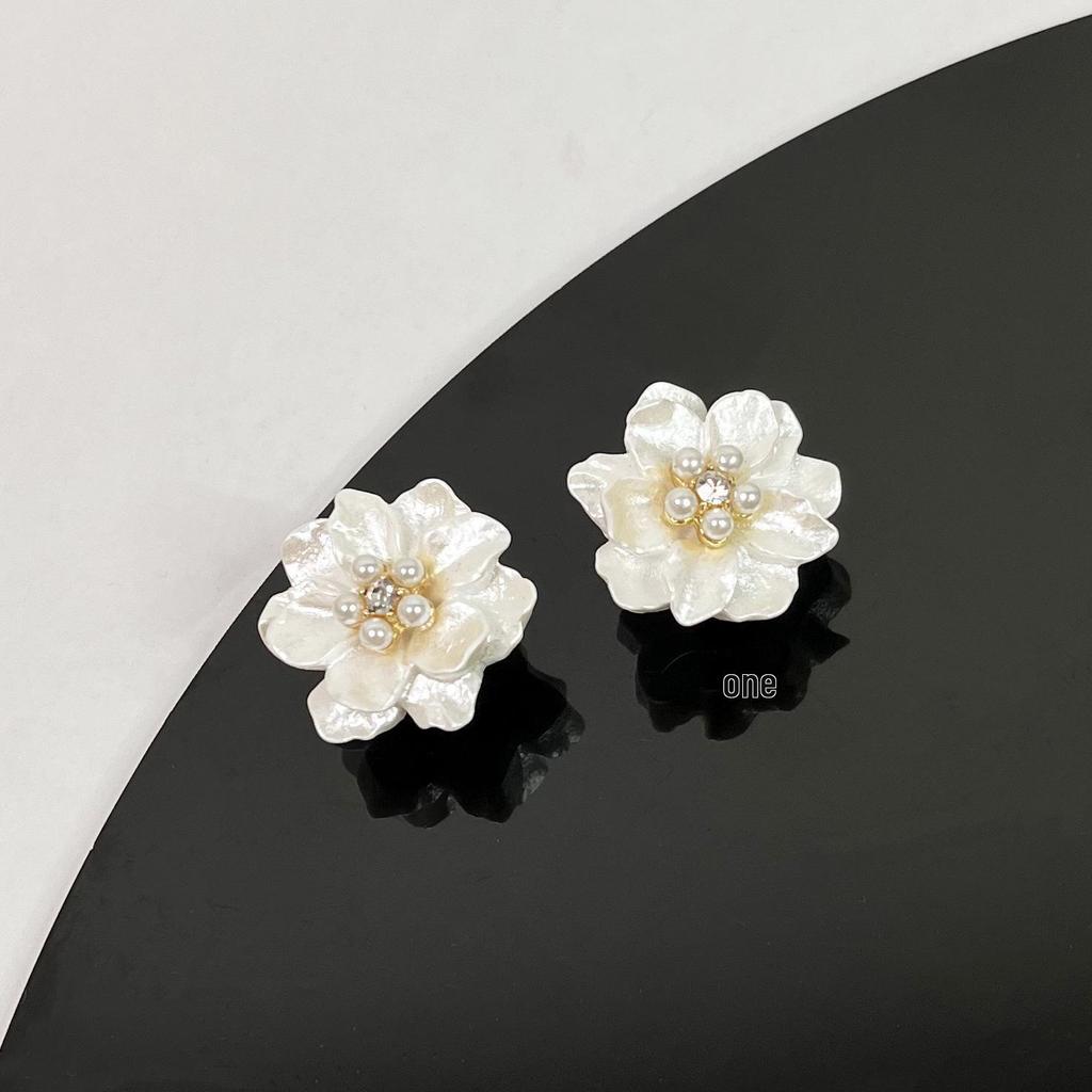 Pearl Mosquito Coil Disc Ear Clips: No-Pierce, Elegant French-Style Earrings for Women