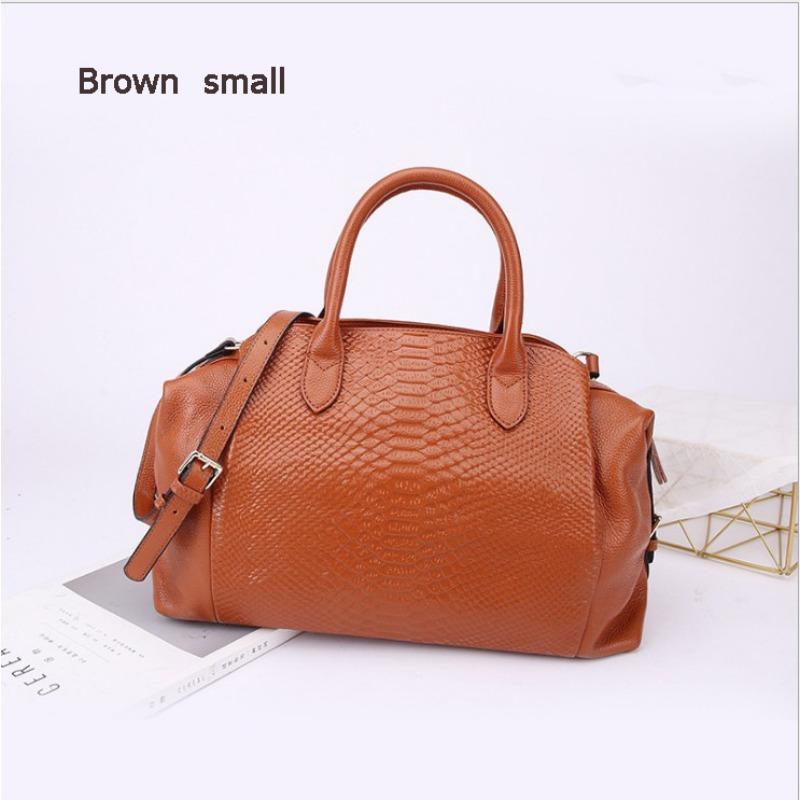 Retro crocodile pattern women's bag plus genuine leather locomotive bag, large-capacity messenger handbag.