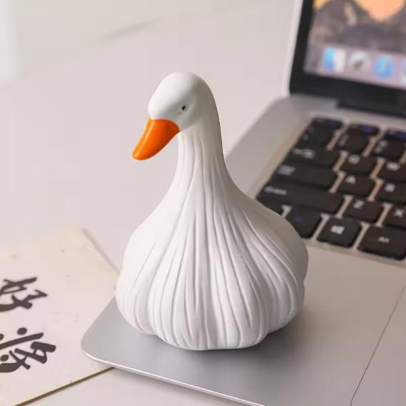 1PC Hot Selling Ugly and Cute Garlic Duck Resin Craft Key Storage Cute Healing Series Office Decompression Ceramic Duck Ornament