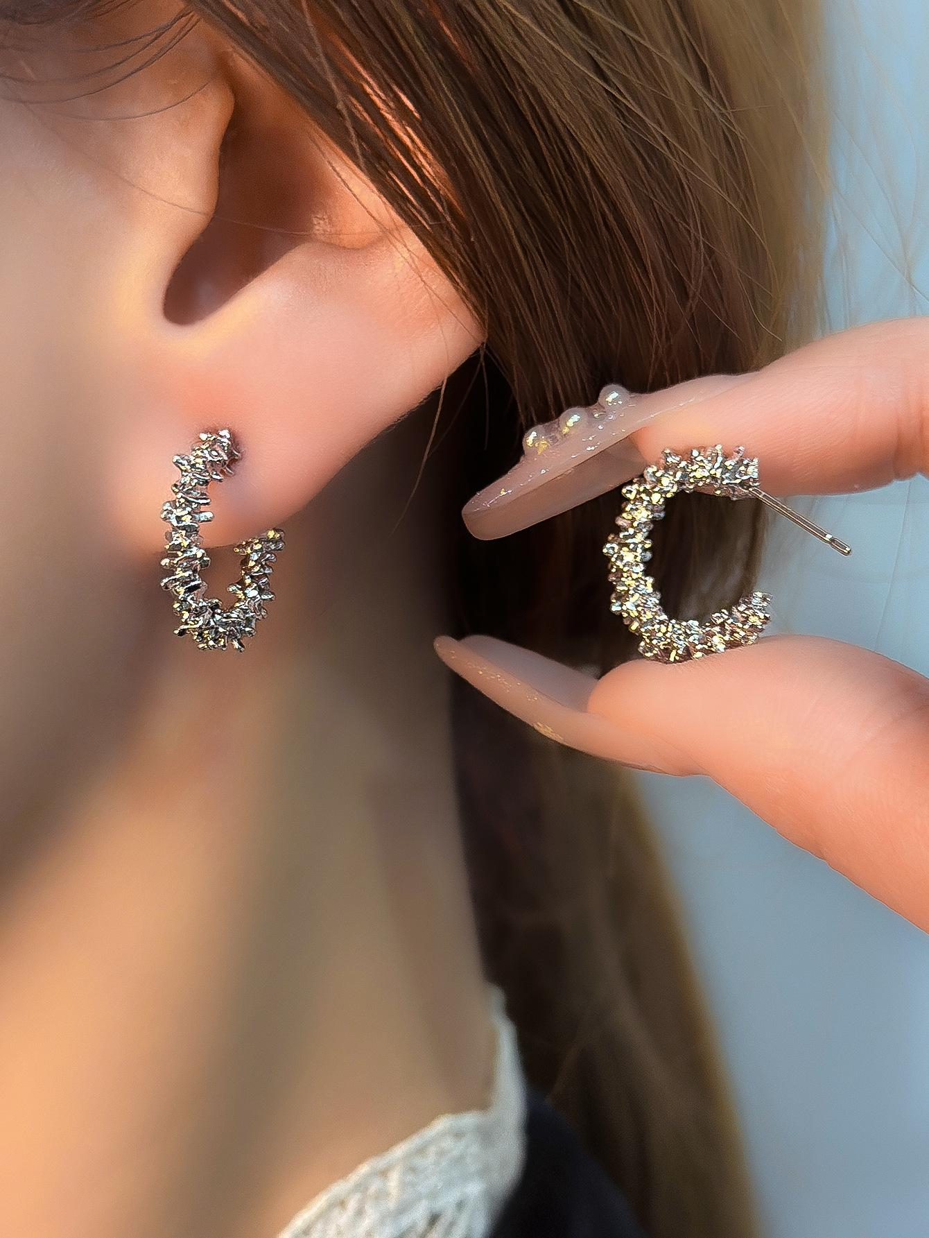 

Серьги-гвоздики Simple Circle Broken Silver Temperament French Universal Light Luxury Temperament, специальное предложение