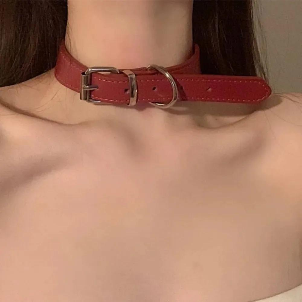 

Gothic Belt Buckle Pendant Choker, Punk Dark PU Leather Necklace, Unique Minimalist Jewelry for Men Women красный