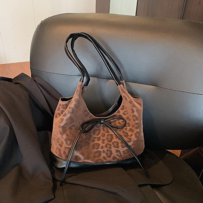 Fashion Single Shoulder Underarm Bag Women's New High-end Casual Commuter Bag Popular Leopard Print Tote Bag