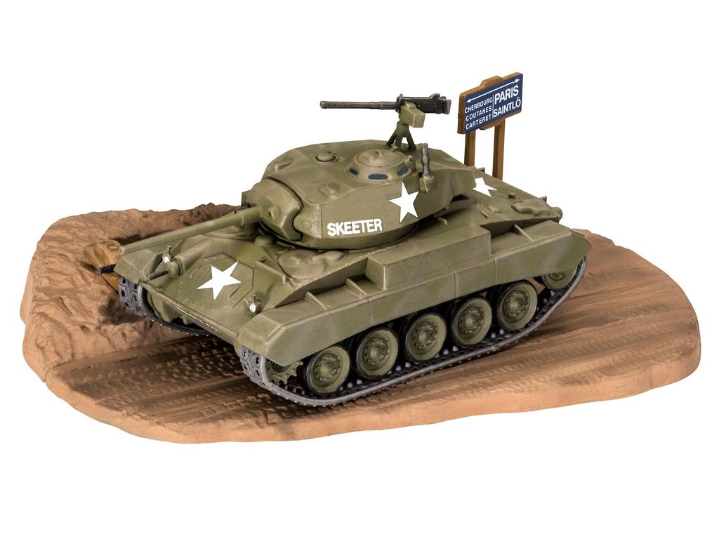 German Revell scale US Army M24 Chaffee plastic model kit 03323 1/76