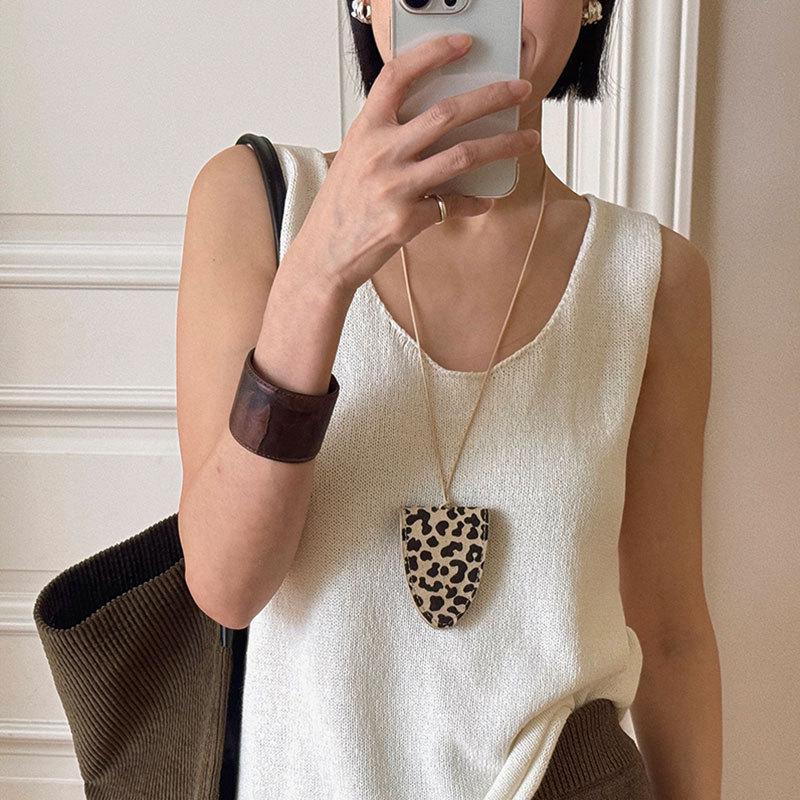 Halskette Brillenhalter aus Samt mit Leopardenmuster und Magnetverschluss - Damen Reiseaufbewahrungs-Lanyard und Pulloverketten-Accessoire