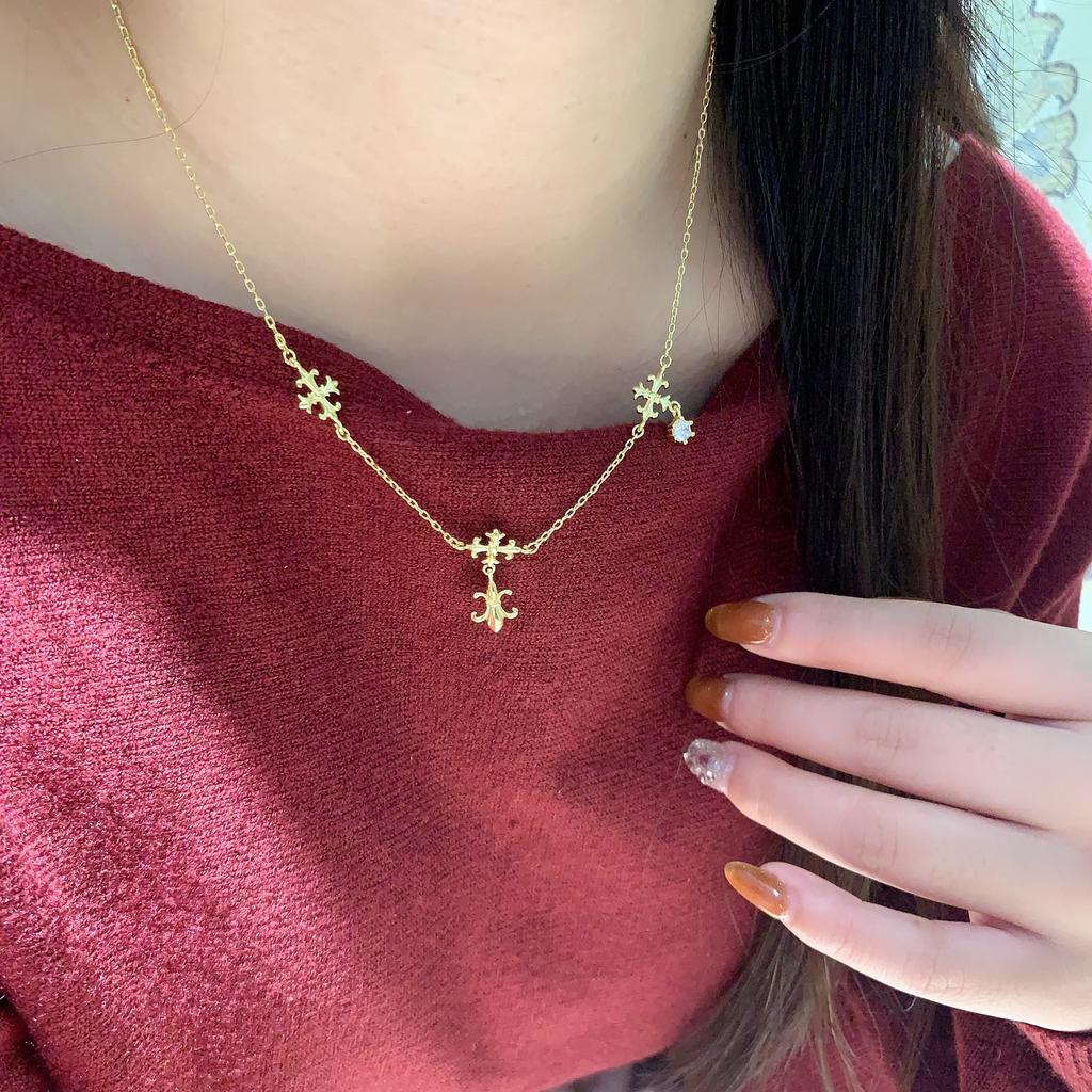 Golden Cross Iris Necklace Women'S Versatile Temperament Clavicle Chain Light Luxury High-End Jewelry
