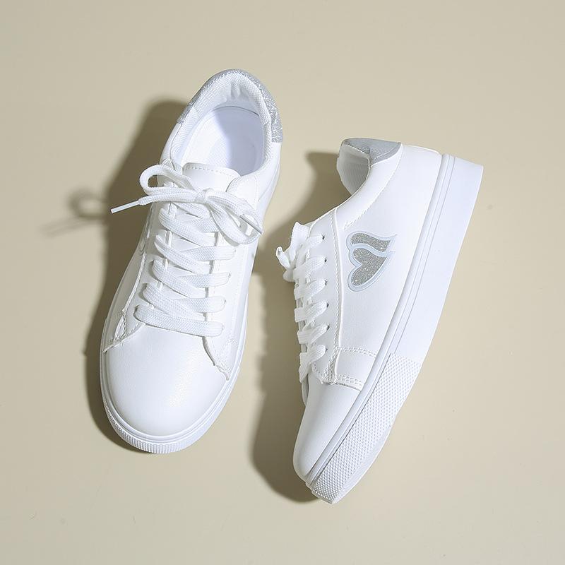 Spring, summer, autumn and winter new board shoes middle school students shoes love low-top round head lace-up