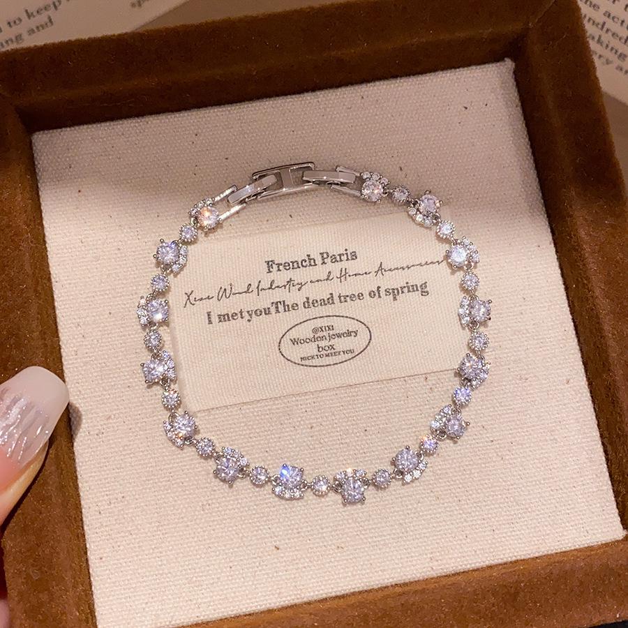 Cai Xing Lian Ying 18k Gold Plated Zircon Flower Bracelet - Simple, Fashionable, Versatile Jewelry.