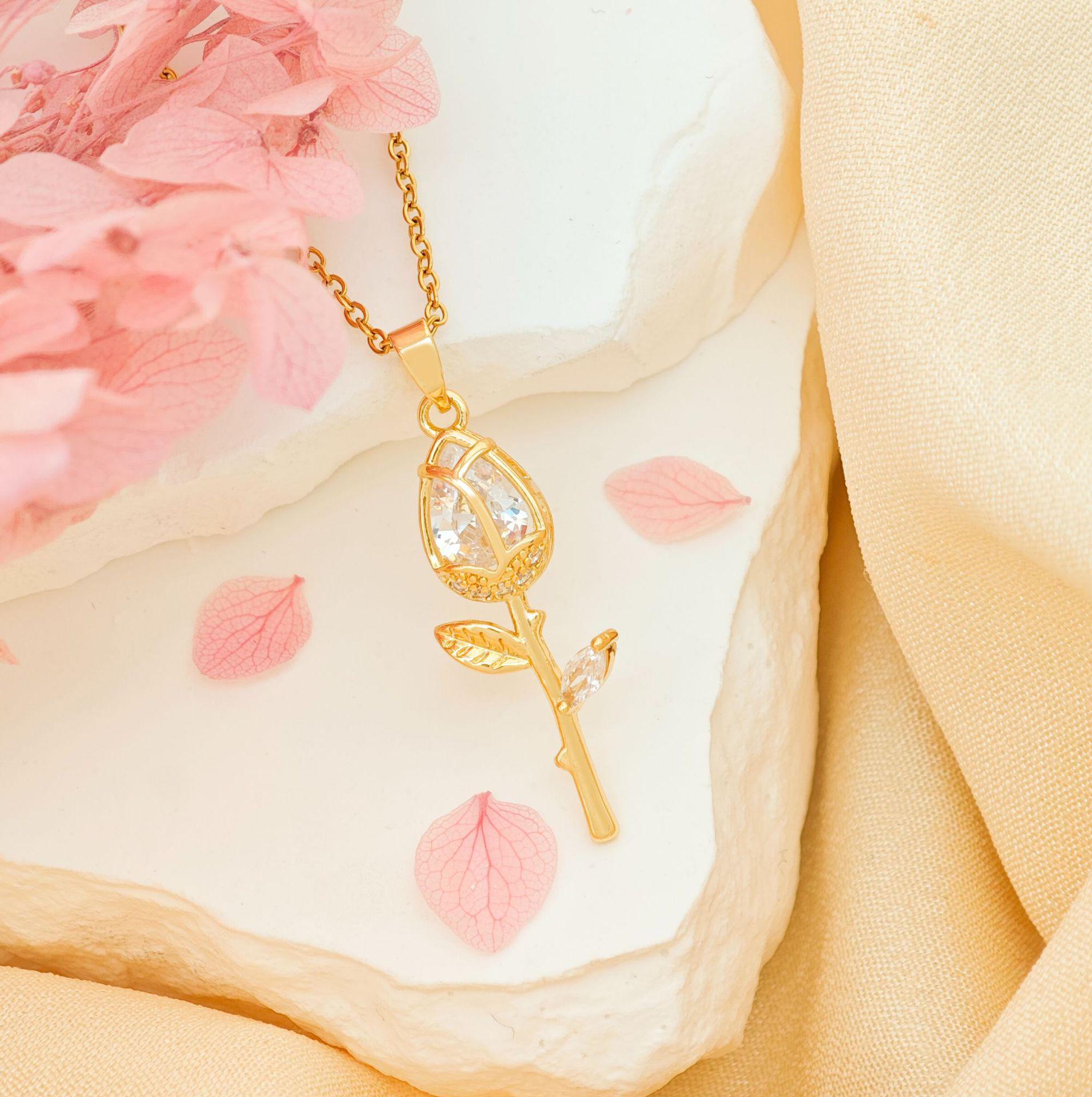 

Ожерелье Romantic Rose Light Luxury — элегантное, универсальное, не выцветает, идеальный аксессуар для осени/зимы. White Leaf Necklace Gold белый
