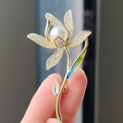Alta Moda Lusso Leggero Corsage Narciso Femminile Zirconi Incastonati Spilla Pianta Versatile Accessori Abbigliamento Fabbrica