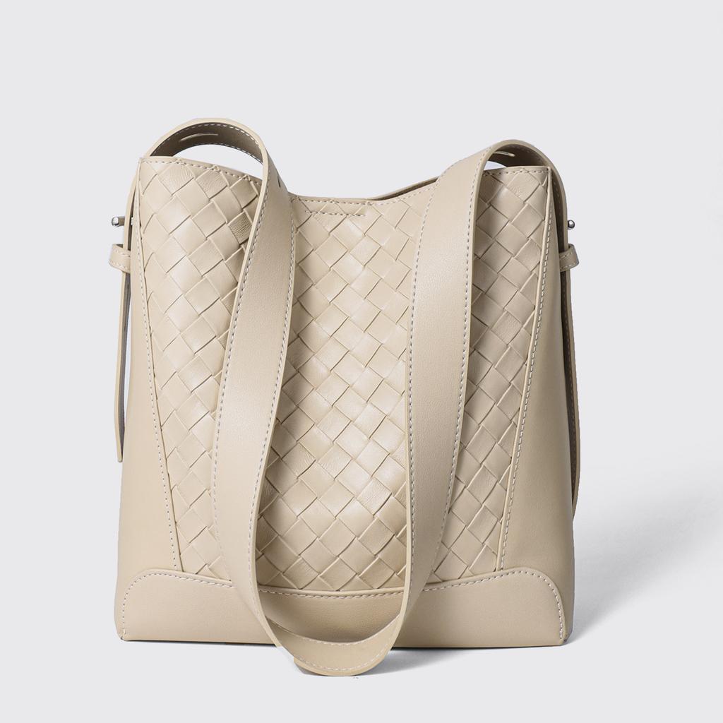 Large Bag for Women, Autumn and Winter New Style, Versatile Genuine Leather Crossbody Bag, Large Capacity Commuter Bucket Bag