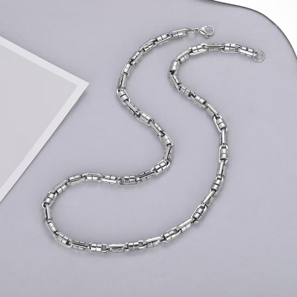 Men's Trendy Stainless Steel Interlocking Chain Necklace with Double Gear Splice Design