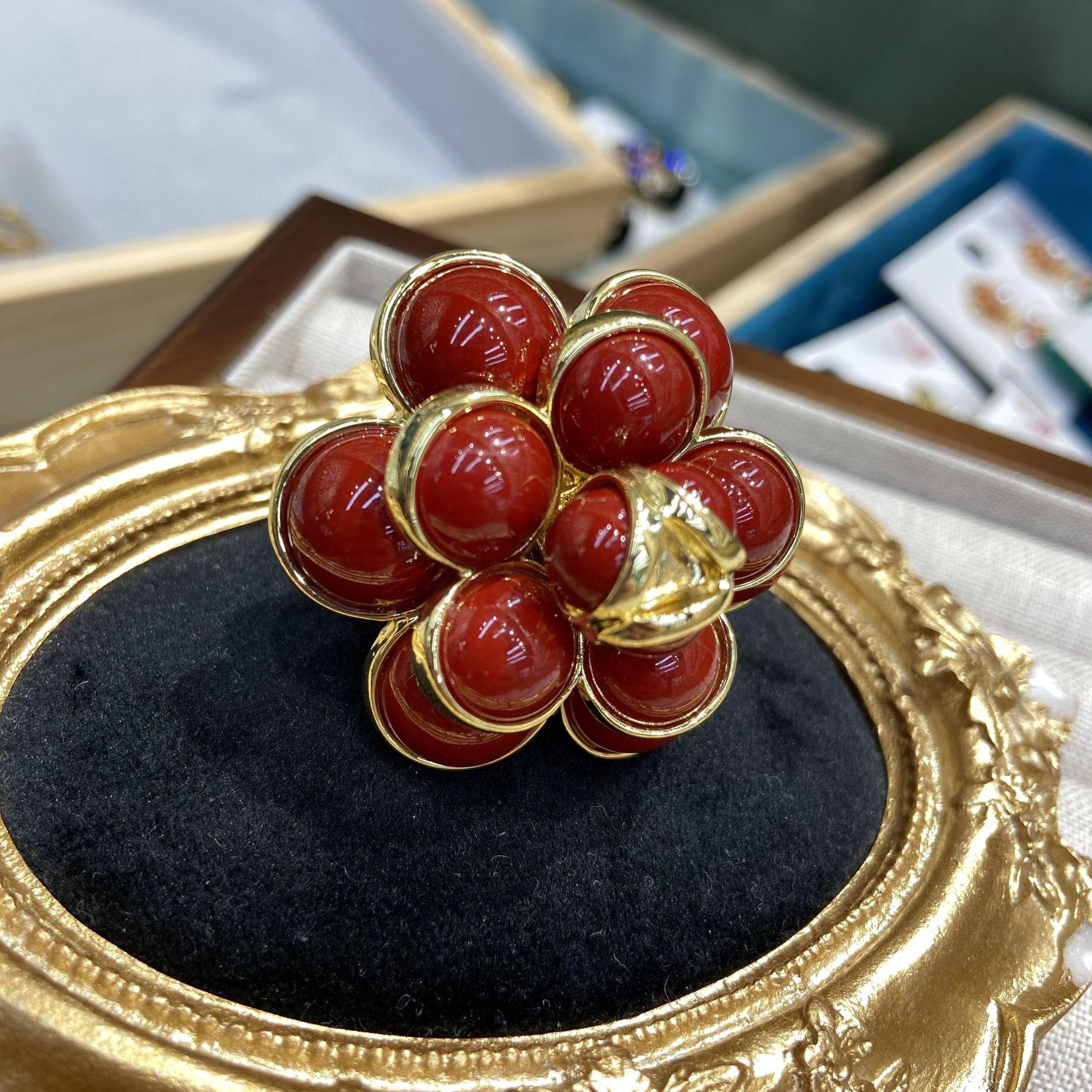 

Новое ретро элитное кольцо с цветочным жемчугом, изысканная индивидуальность, преувеличенное легкое роскошное кольцо