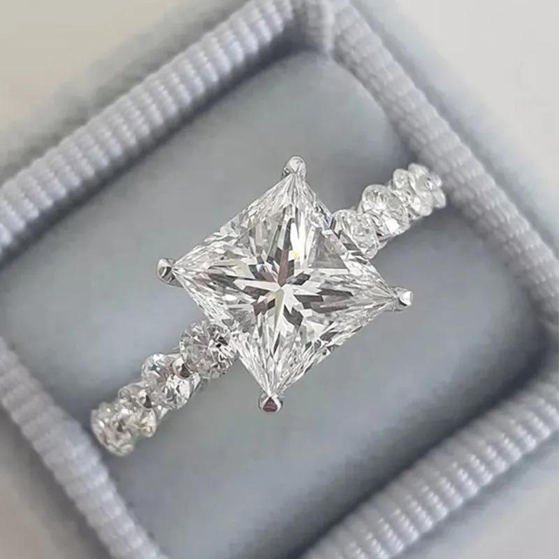 Ny Glitrende Firkantet Geometrisk Design Ringlys Luksus Personlig Mote Stil Forlovelses- og Bryllups Tilbehør
