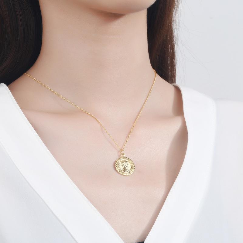 Vintage Geometric Portrait Coin Pendant Necklace Women Fashion Choker Chain Jewelry Elegant Round Medal Collarbone Accessory