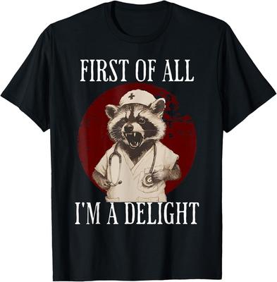 Erstens bin ich eine entzückende Waschbär-Krankenschwester Lustiges Waschbär-T-Shirt Unisex-T-Shirt