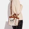 Coach Campo 22 Classico Cavallo e Carrozza Stampa Firma Fascino Tela Rivestita e Pelle Borsa Tote Donna Borsa Tote Marrone Bianco C8456-B4TXF