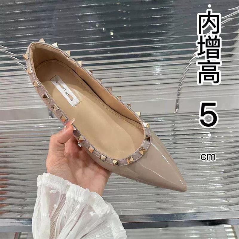 Inner height increase of 5 cm Spring and Autumn rivet single shoes women's French shallow mouth patent leather pointed versatile temperament commu
