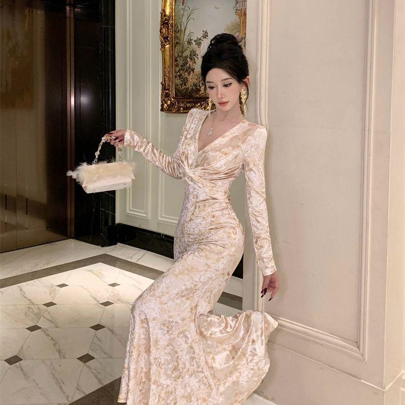 

Бархатное платье с запахом и французским принтом - Коллекция Осень/Зима Small жёлтый/цветочный