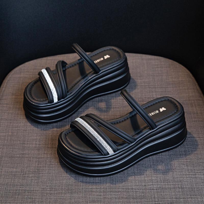 Platform slippers women's 2025 new summer wear high-end fashion versatile muffin one-word sandals heightening sandals