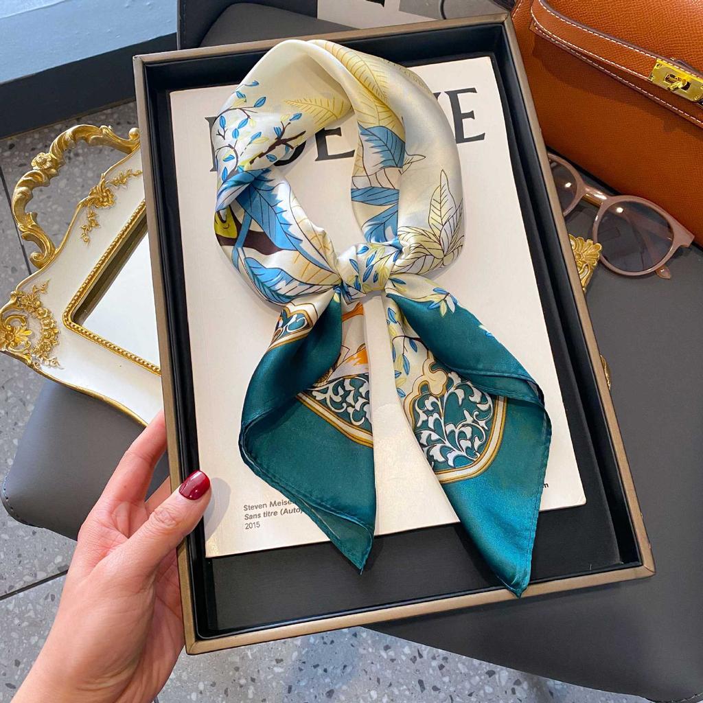 Silk scarf women's neck new scarf with coat 70 small square scarf scarf mother high-end scarf