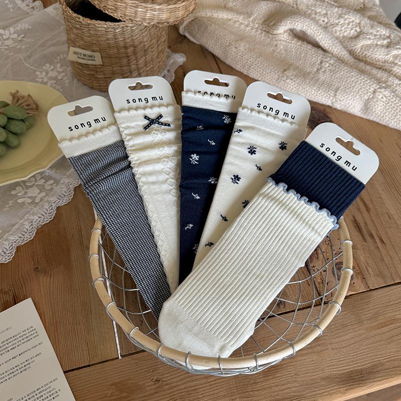 Female Spring and Autumn Sweet Three Dimensional Relief Spell Color Small Floral Bow In The Tube Pile Socks