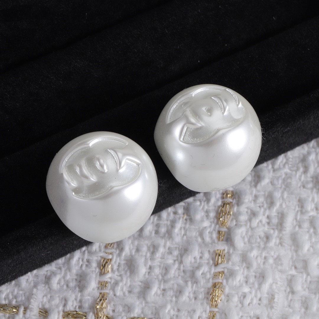 

Xiangjia Double C Pearl Stud Earrings - High-End, Classic Design, Popular Choice