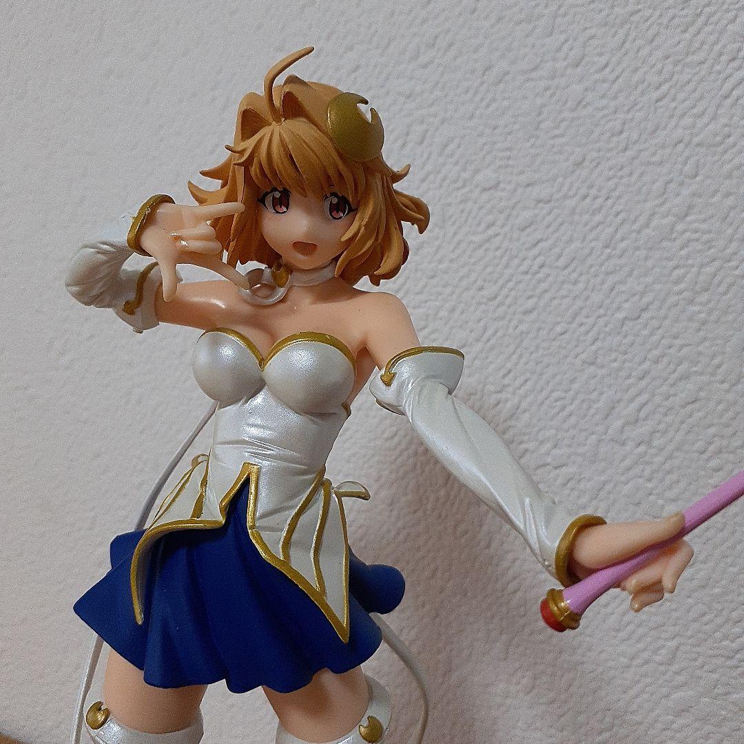 

[Б/У] Фигурка Волшебной девочки Phantasmoon в белом и синем костюме