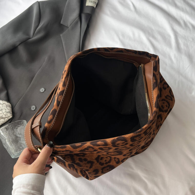 Borsa Hobo con Stampa Leopardo per Donna Borsa a Spalla alla Moda con Tracolla Regolabile e Design in Pelle Morbida