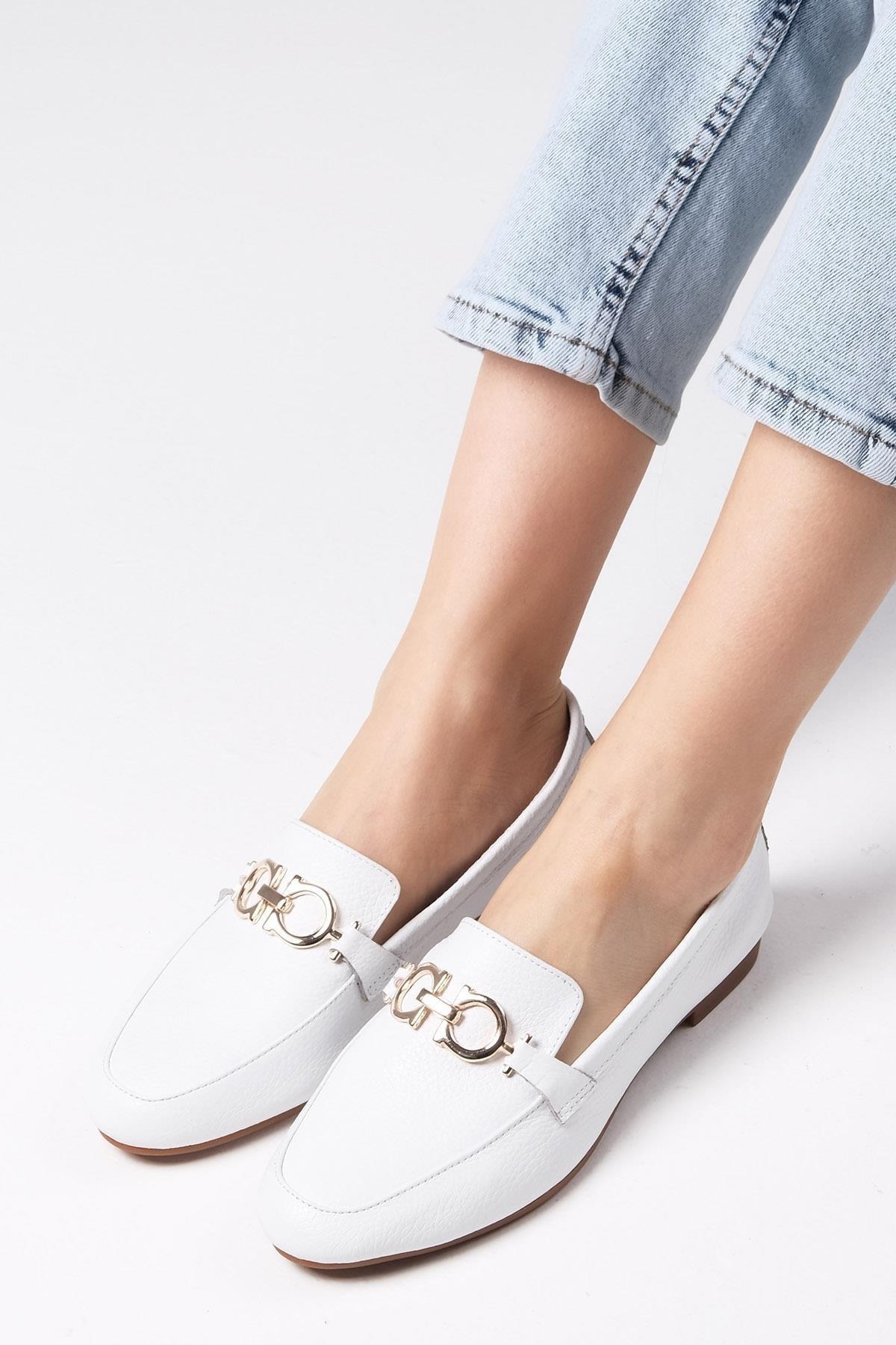 

Женские модные лоферы из 100% натуральной кожи белого цвета с ультрагибкой подошвой