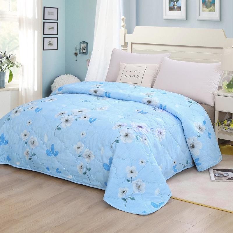 Ultrasonic Embossed Diamond Velvet Summer Quilt – Lightweight and Cool Gift Quilt