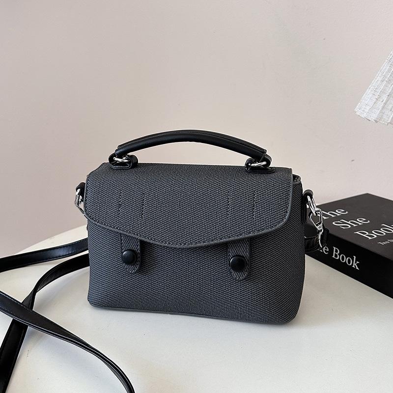 

Premium sense niche bag women s summer versatile 2025 new fashion messenger bag retro portable small square bag чёрный