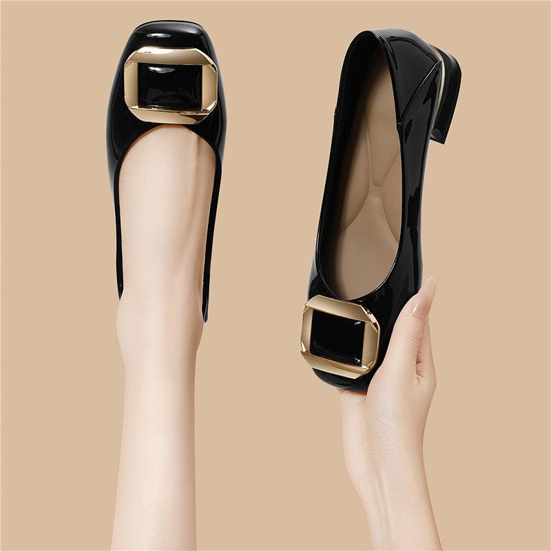 Modische schwarze Einzelschuhe Frühling Neu Quadratische Zehenpartie Mode Niedriger Absatz Pendlerschuhe Damenrock Ein-Pedal Leichte Schuhe