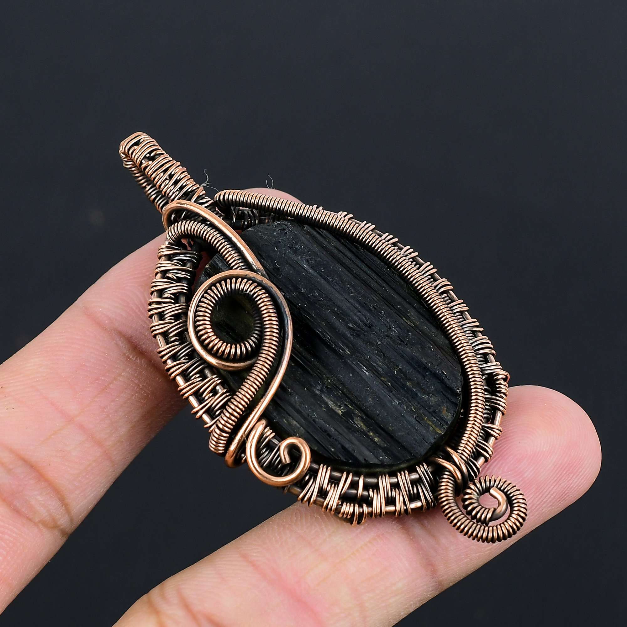 

Черный турмалин, черный оникс, драгоценный камень, подвеска | Обернутая оксидированная медная проволока | Ожерелье с подвеской | Подвеска из меди ручной работы, ювелирное украшение, подарок для нее/негоLC-302