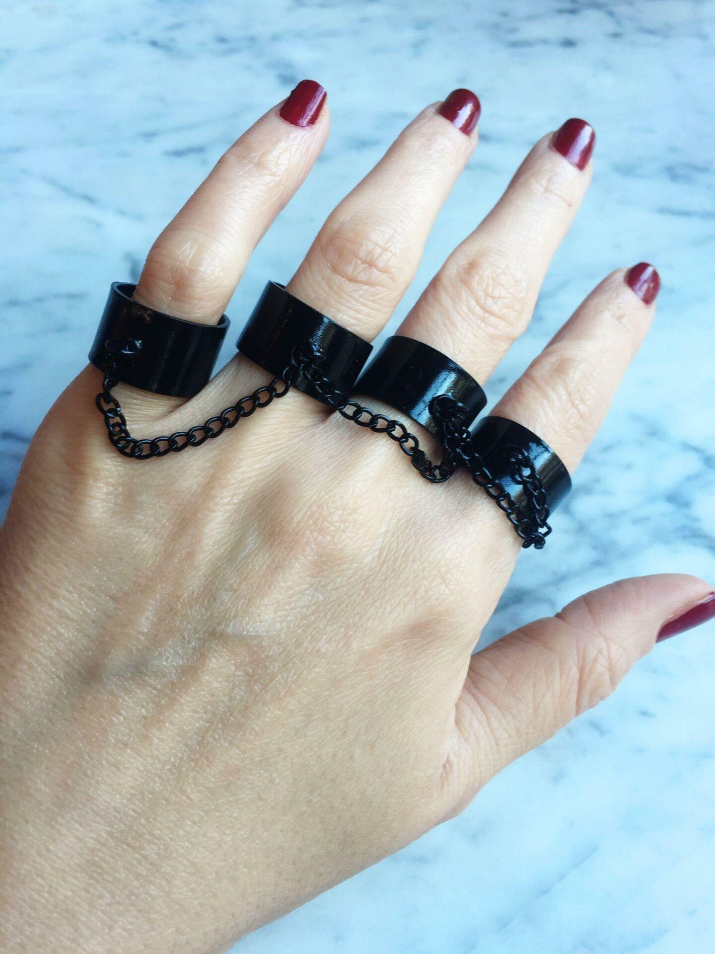 

4-стороннее связанное черное кольцо