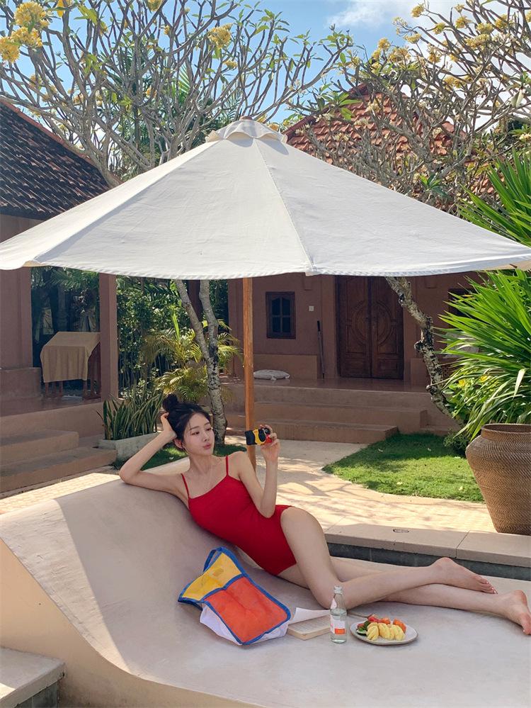 Korean Style Solid Color One-Piece Swimsuit – Slimming, Sexy Back Design, Belly Cover, Fashionable Student Holiday Swimwear for Women.