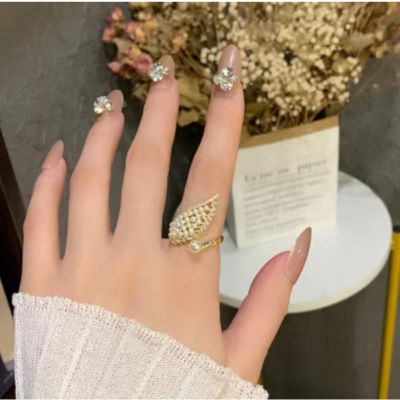 1 Piece Of Elegant Exquisite And Fashionable Imitation Pearl Wing Female Charm Adjustable Opening Ring Women'S Banquet Jewelry