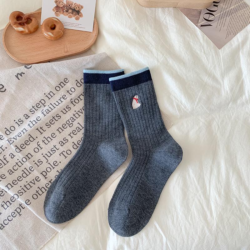 Цветные блочные вышитые рубчатые носки до середины икры с мультяшными полосками для женщин Deluxe Edition