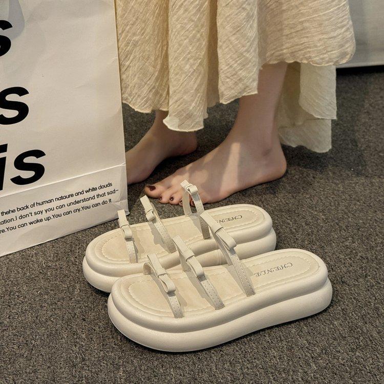 

Evening breeze gentle slippers women s 2025 summer new French beige sandals seaside beach thick heel bow women s shoes 40