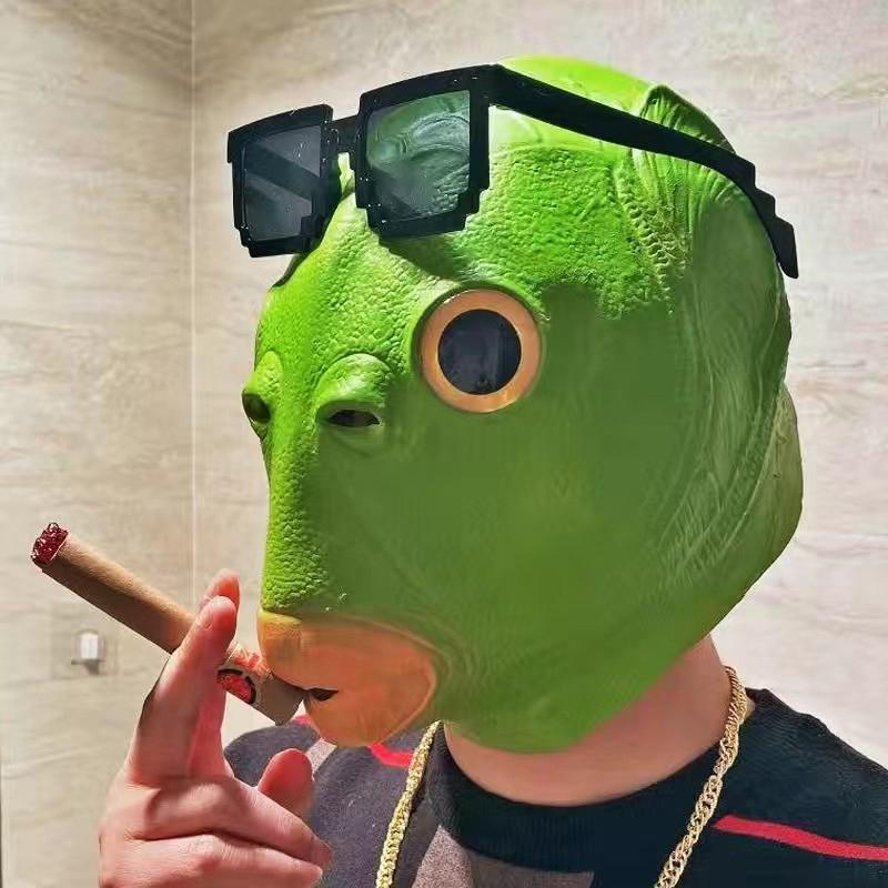 

Creative Spooky Halloween Plastic Green Fish Head Monster Mask Toy Sand Sculpture Doll Strange Green Fish Head Set