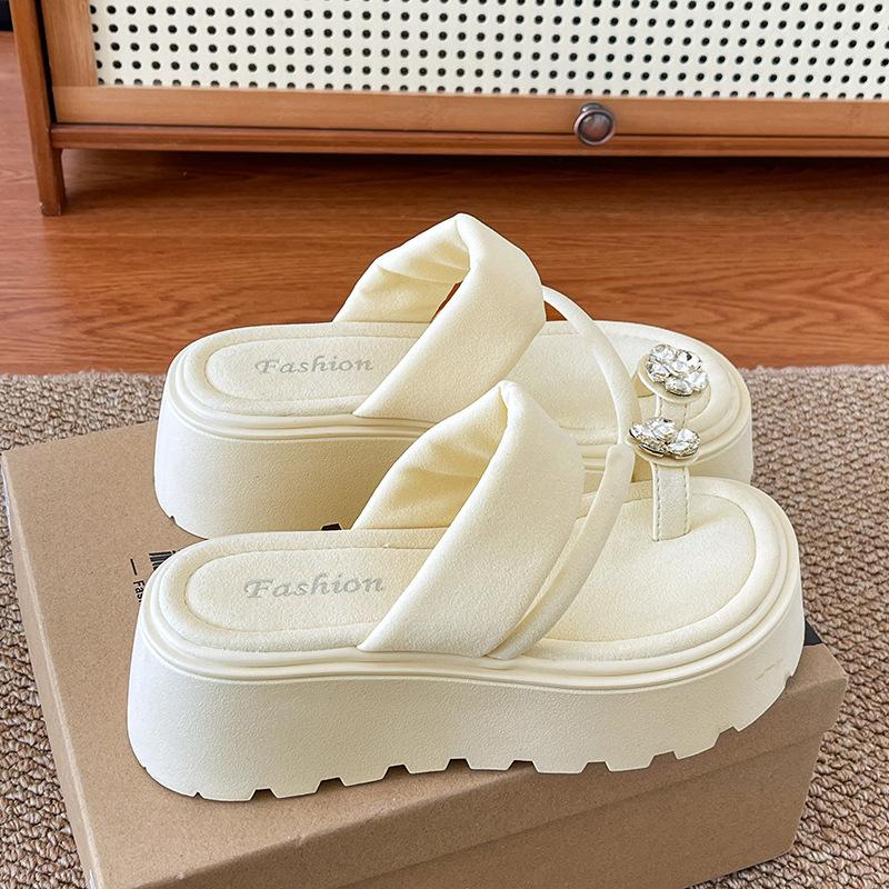 Thick Bottom Heightening Word with Rhinestone Toe Slippers Women's 2025 Summer New Fashion Versatile Niche Beach Sandals