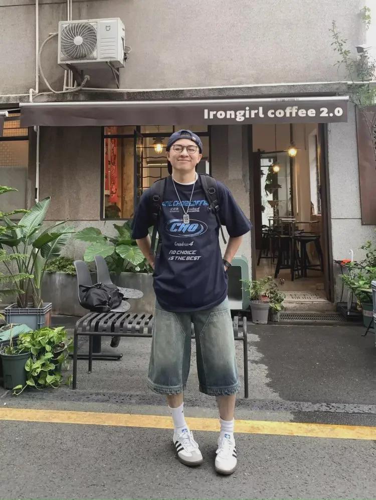 Unisex Retro Washed Denim Shorts: Loose, Casual, Straight, Wide-Leg Cropped Pants