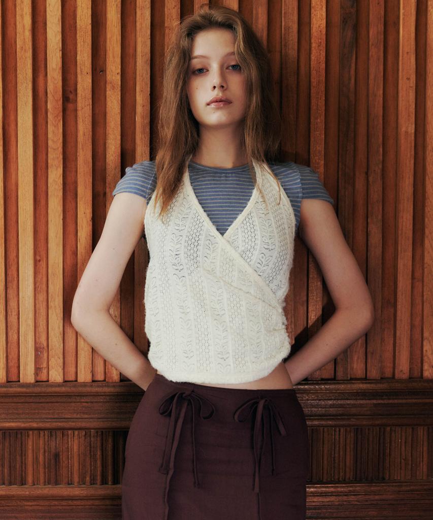 LOVEUSU Flower Halter Neck Knit (Ivory)
