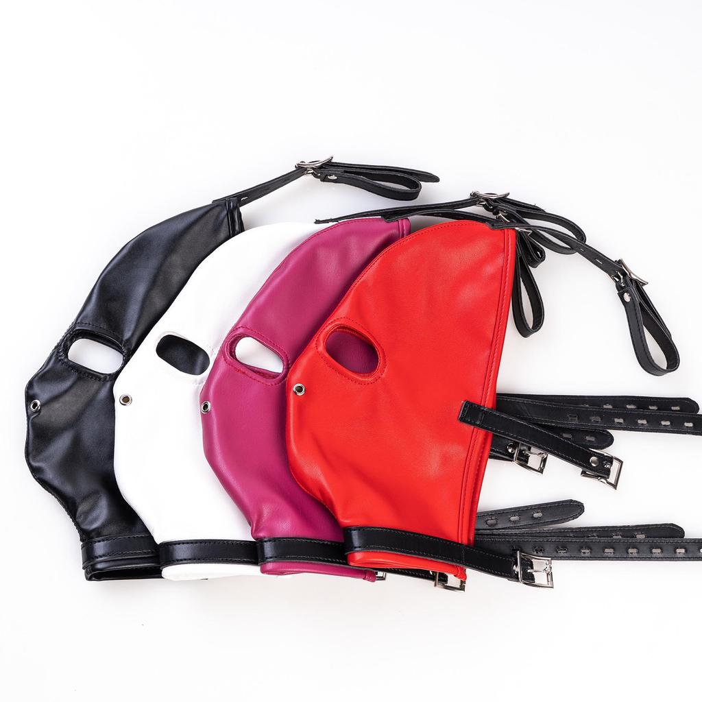 Erotická kukla s odhalenými očima pro cosplay a jevištní vystoupení