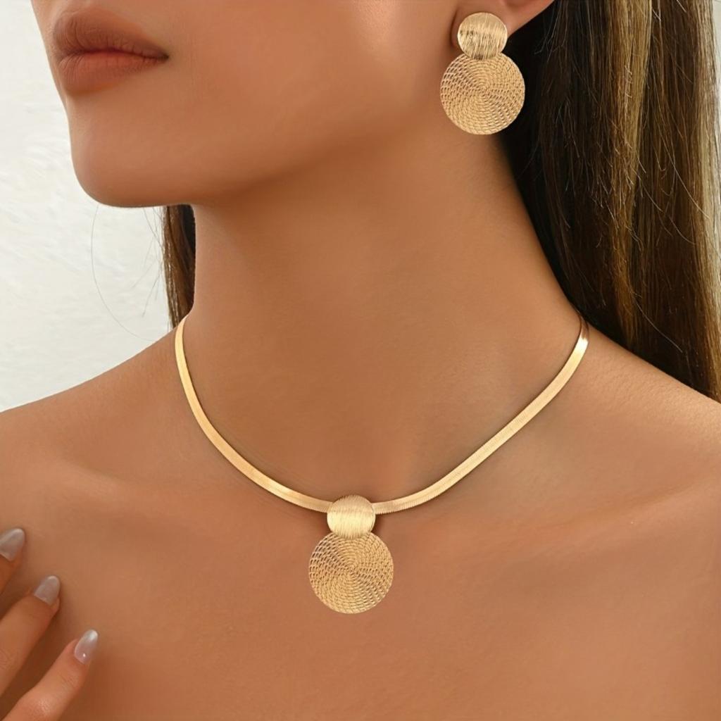 2-Piece Set: New Arrival Elegant Necklace & Stud Earrings Set for Women – A Stylish, High-End Gift and Accessory