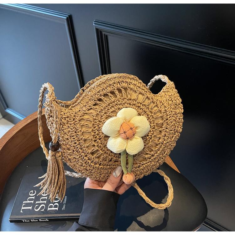 

Niche design woven straw bag women s 2025 new ins fashion one shoulder oblique span bag seaside vacation beach bag 23*6*19 хаки