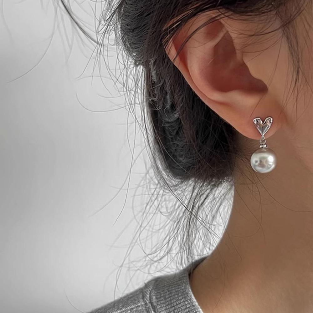 Charm Gray Pearl Pendant Earrings for Women Retro Temperament Heart Stud Earrings Korean Fashion Jewelry Accessories Girls Gift