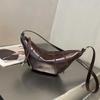 A High-end and Niche New Moon Commuter Bag Made of Cowhide Dumplings and Horns