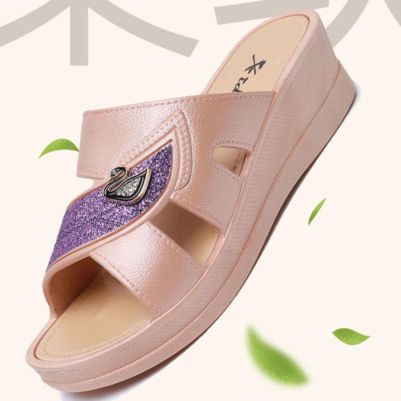 Mom’s Outdoor Women's Summer Fashion Non-Slip Thick-Soled Slippers - Comfortable for Middle-Aged and Elderly