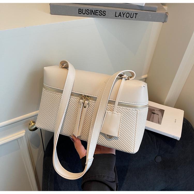 Luxurious Women s Crossbody Square Bag - High-End Fashion, Large Capacity, Ideal for Commute слоновая кость